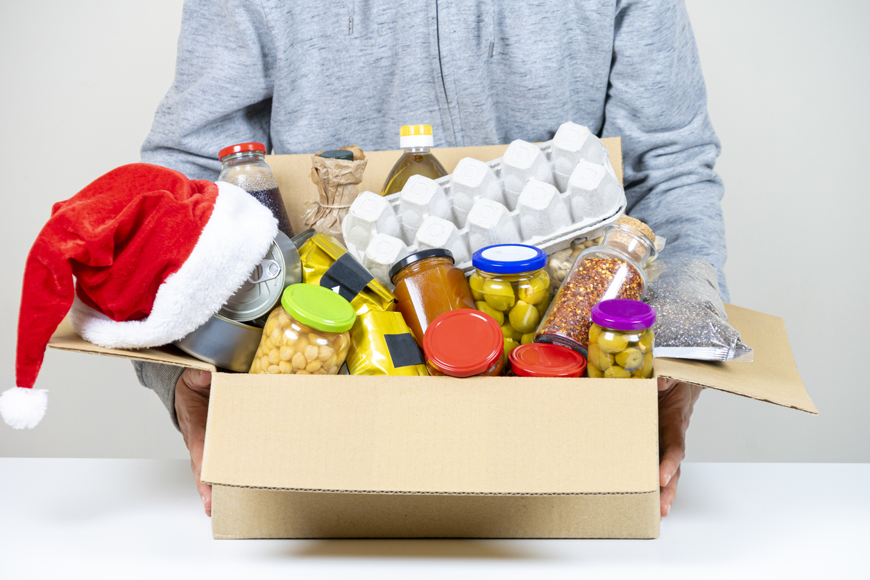 INEC recebe 380 kg de alimentos da Moura Dubeux para a campanha Natal Sem Fome